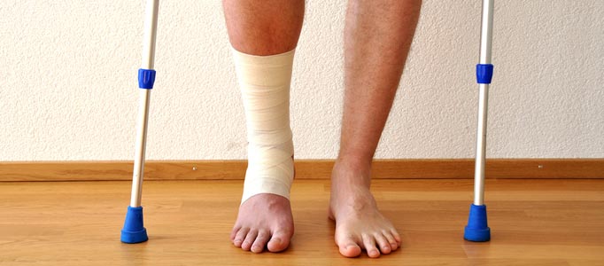 Broken Bones & Sprains – Symptoms & First Aid